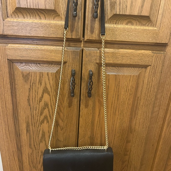 Tory Burch Black Shoulder Bag with Gold Accents - Picture 5 of 6